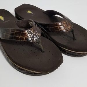 Volatile brown sandals